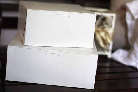 Southern Champion Tuck Top Poly Wrapped White Bakery Box, 10 x 10 x 2.5 inch -- 250 per case.