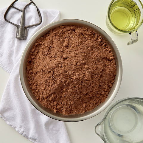 Pillsbury® CAKE MIX DOUBLE DARK CHOCOLATE BAKER'S PLUS