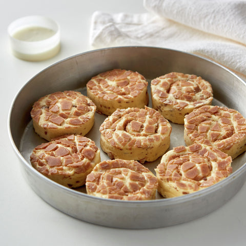 Pillsbury® CINNAMON ROLL DOUGH W/ ORIGINAL ICING 8-COUNT