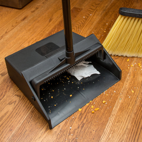 Carlisle PAN DUST LOBBY WITH 2-PIECE HANDLE - BLACK